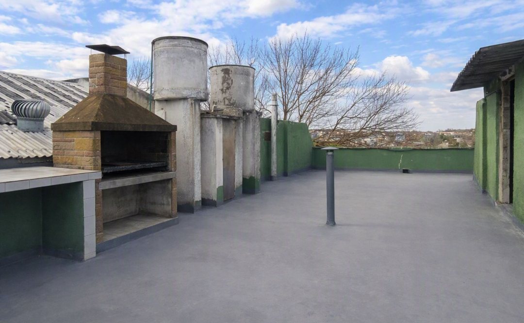 Venta Casa 6 amb con Cochera, Galpón y Terraza