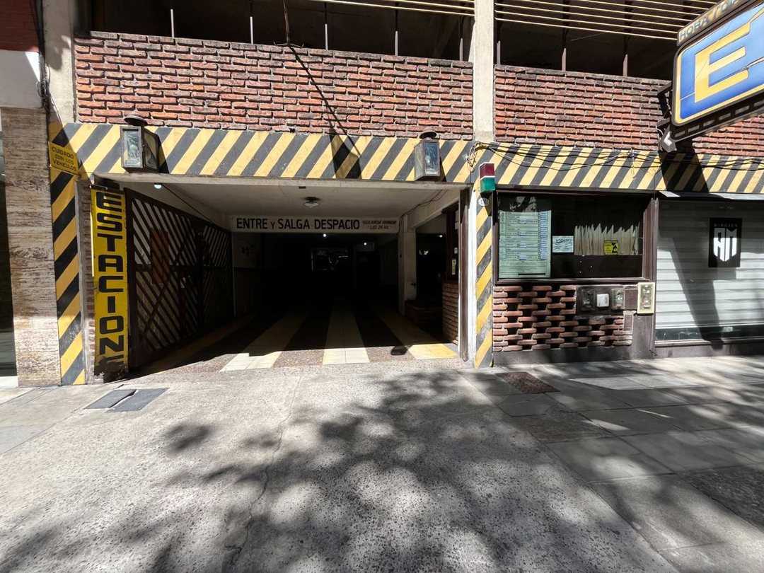 Venta Cochera en Recoleta — | Oportunidad