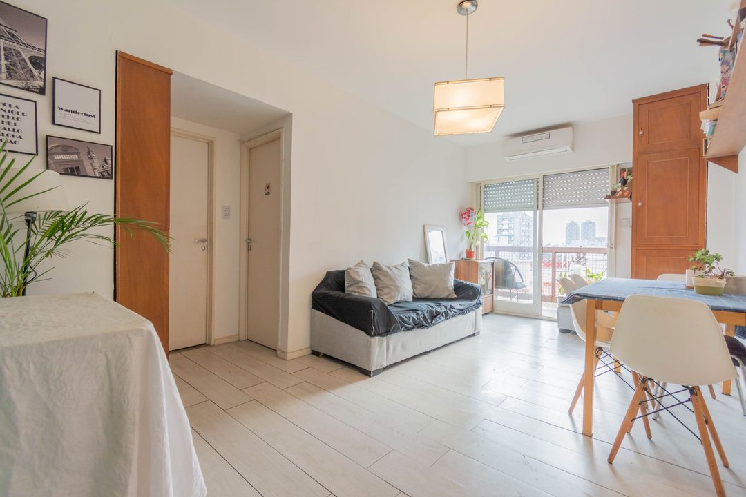 VENTA DEPARTAMENTO 2 AMBIENTES CON BALCON FLORES