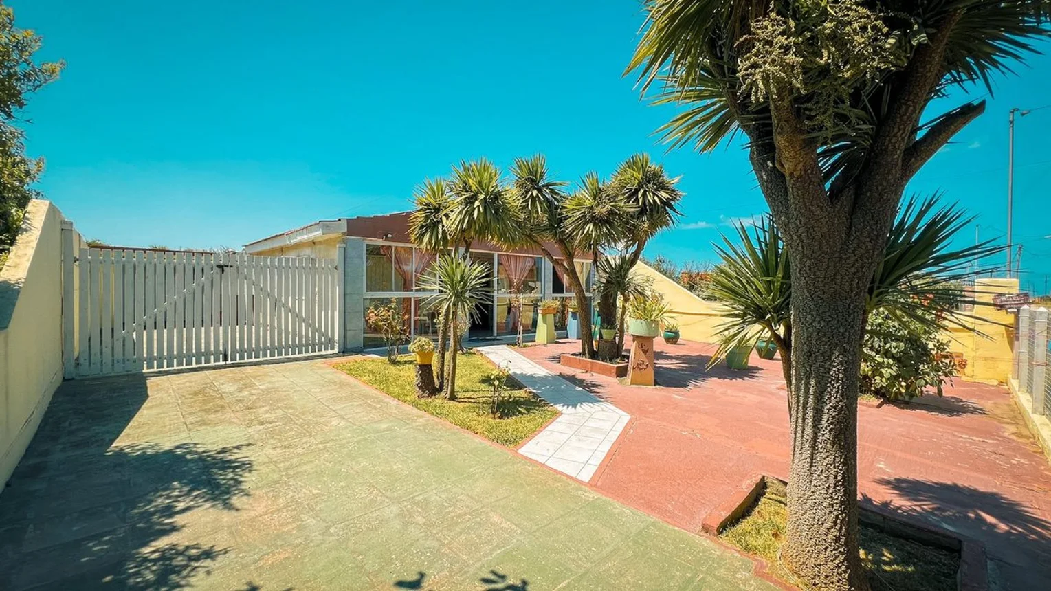 Venta casa 2 amb. garage doble, quincho y parque, foto 2