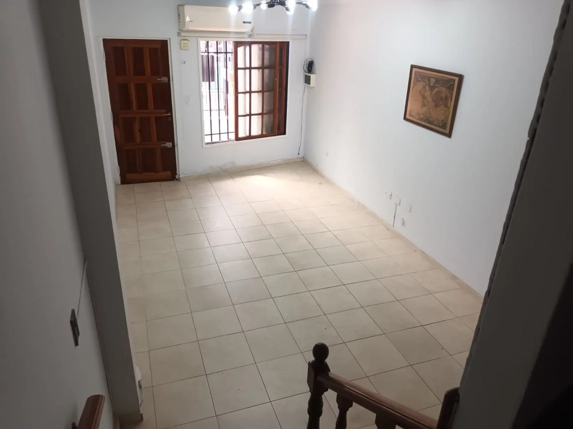 Casa dúplex de 3 ambientes en venta en Morón, Intendente Goffins 100