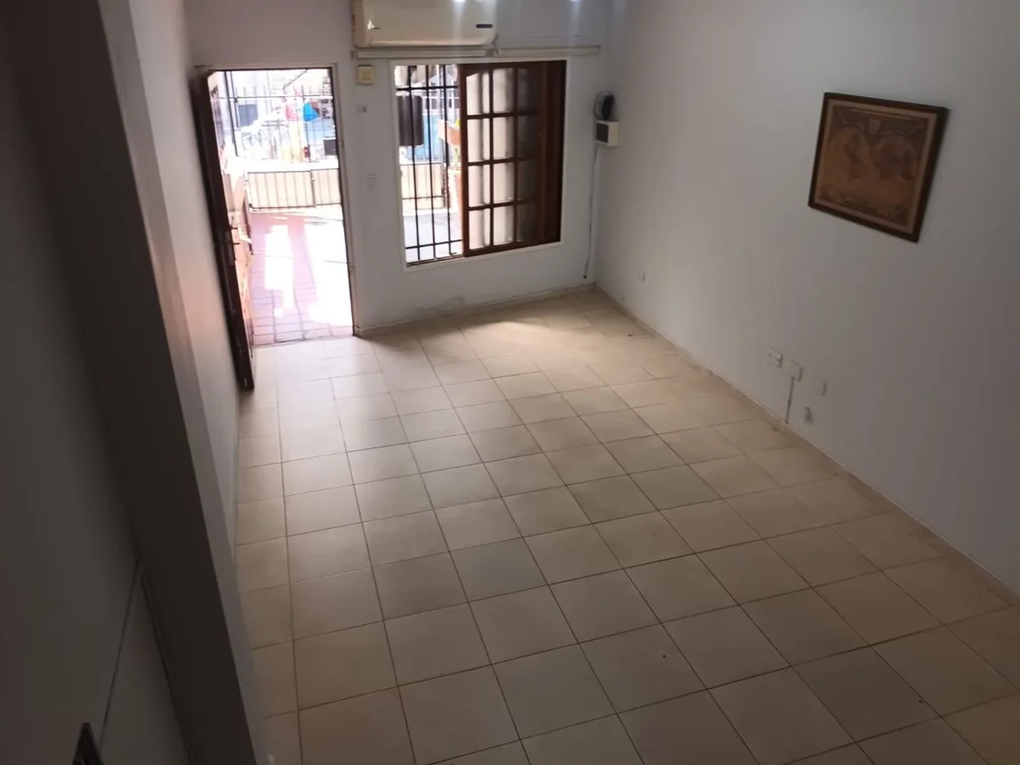 Casa dúplex de 3 ambientes en venta en Morón, Intendente Goffins 100, foto 2