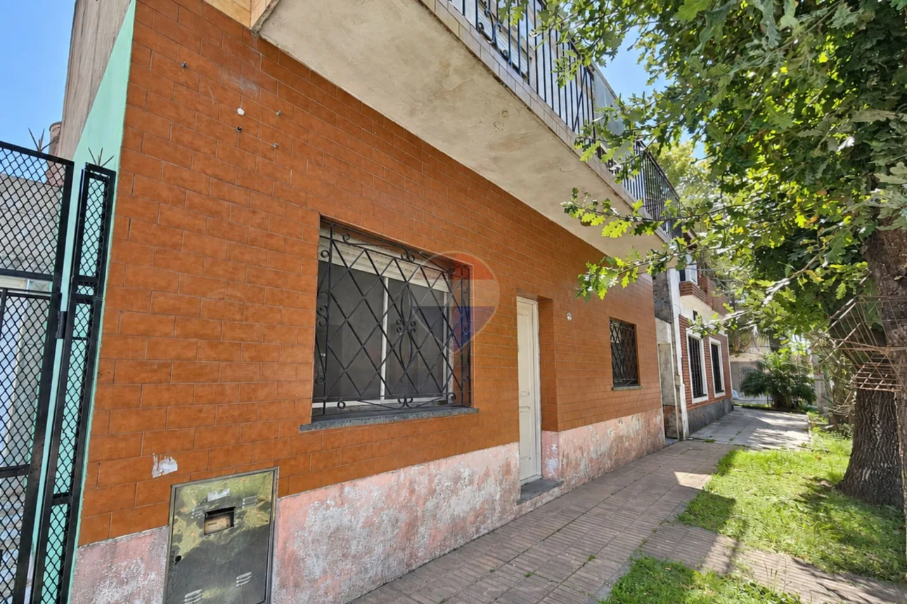 Casa de 5 ambientes en venta en Berazategui, Calle 1 3900, foto 2