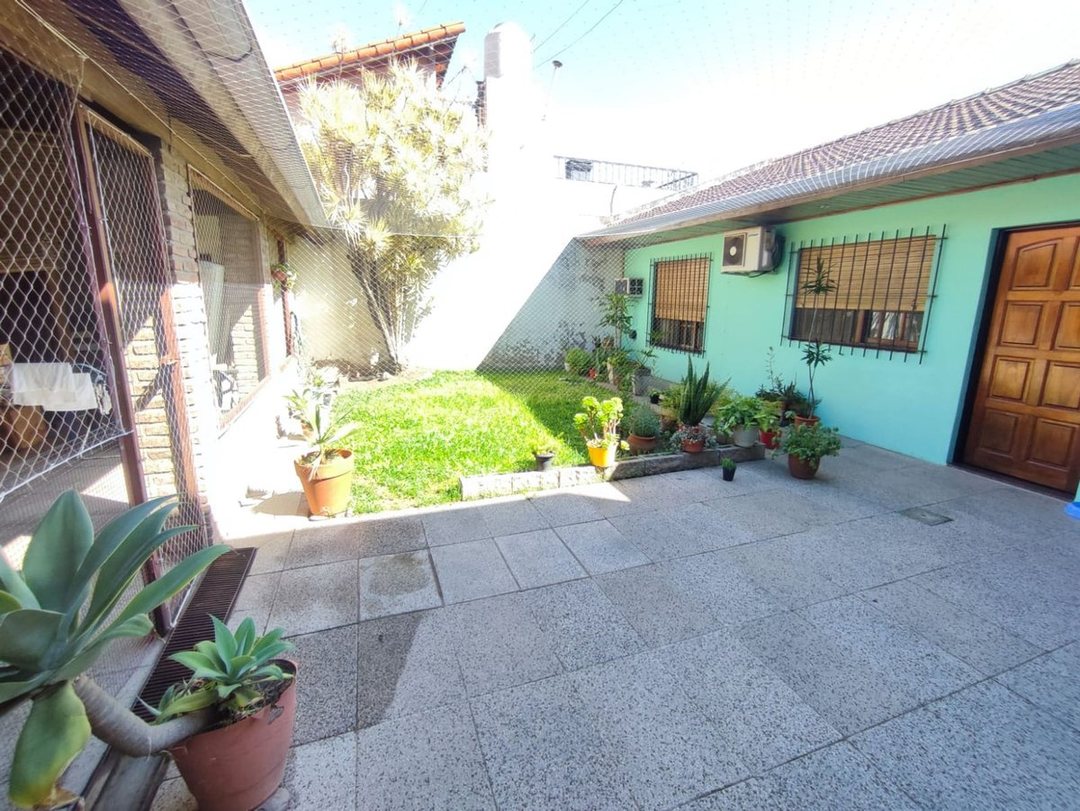 Casa en venta 4 ambientes en Marinos de Fournier 1900, El Palomar, Moron, Buenos Aires