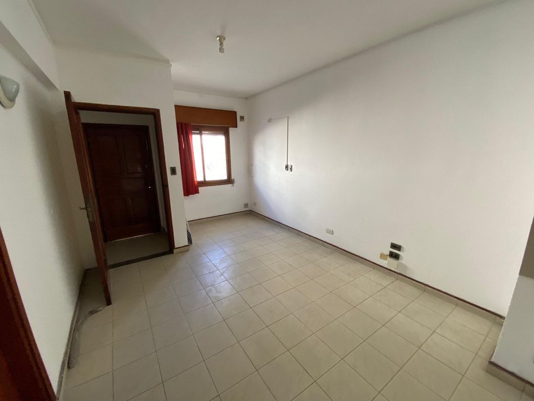 Depto de 1 dormitorio + escritorio en alquiler