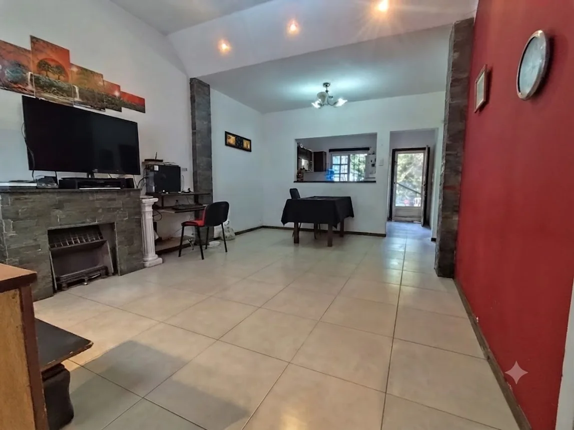 PH de 4 ambientes en venta en Morón, Santa Teresa 1200