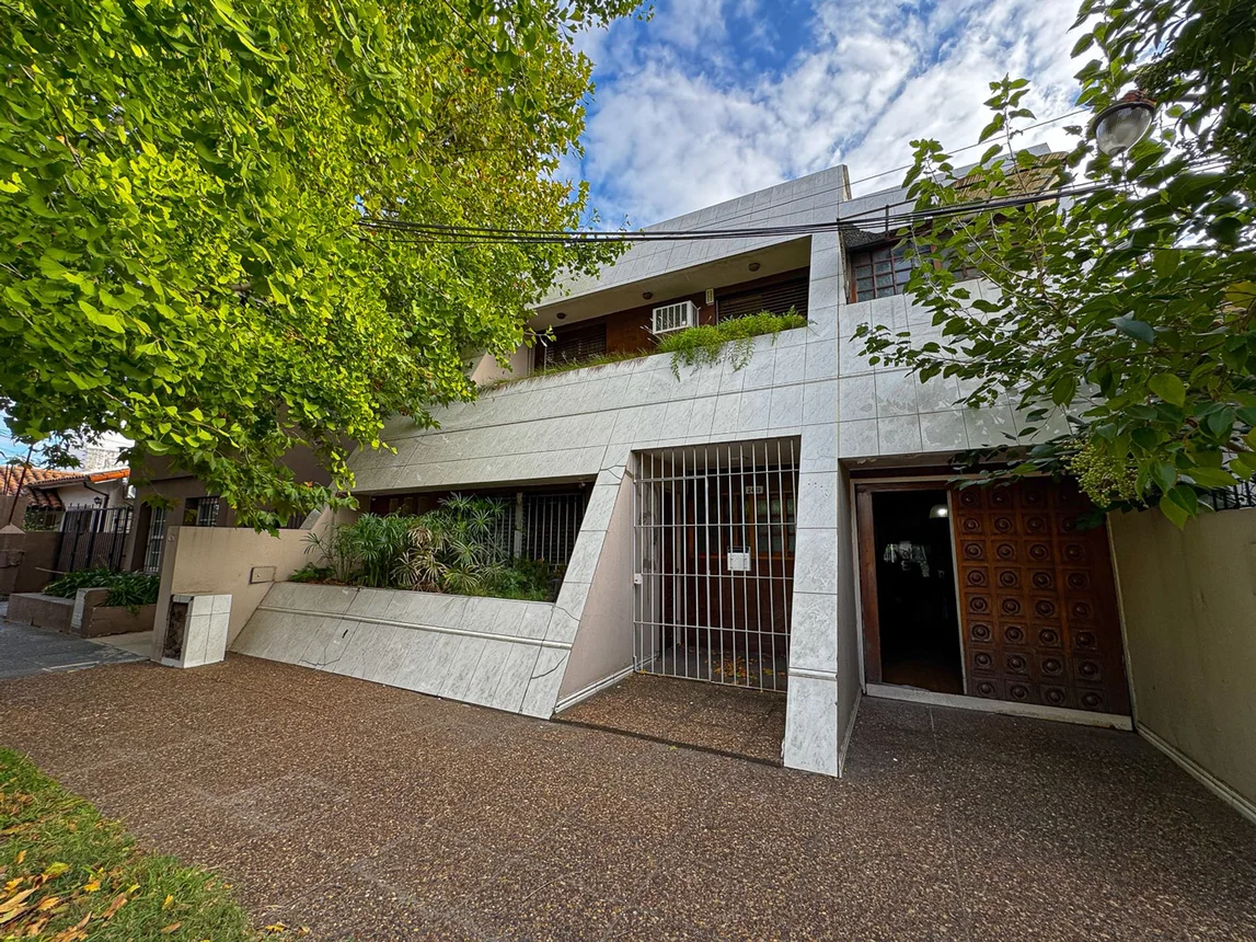 Casa de 6 ambientes en venta en Castelar, Marqués de Loreto 2400