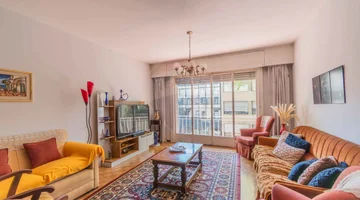 Venta 2 dormitorios y servicio,  balcón al frente.