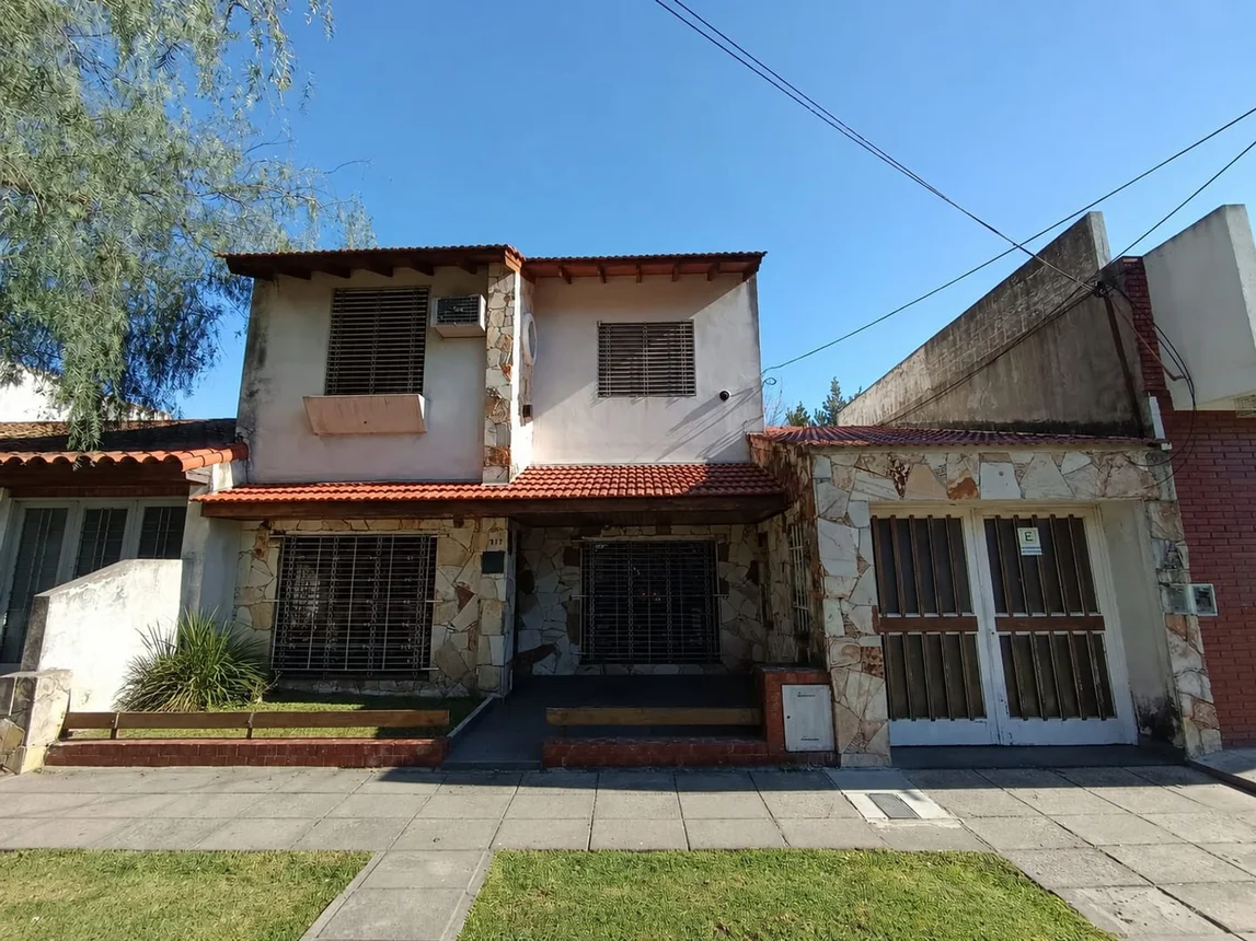 Casa de 4 ambientes en venta en Villa Luzuriaga, Rivera Indarte 700, foto 3