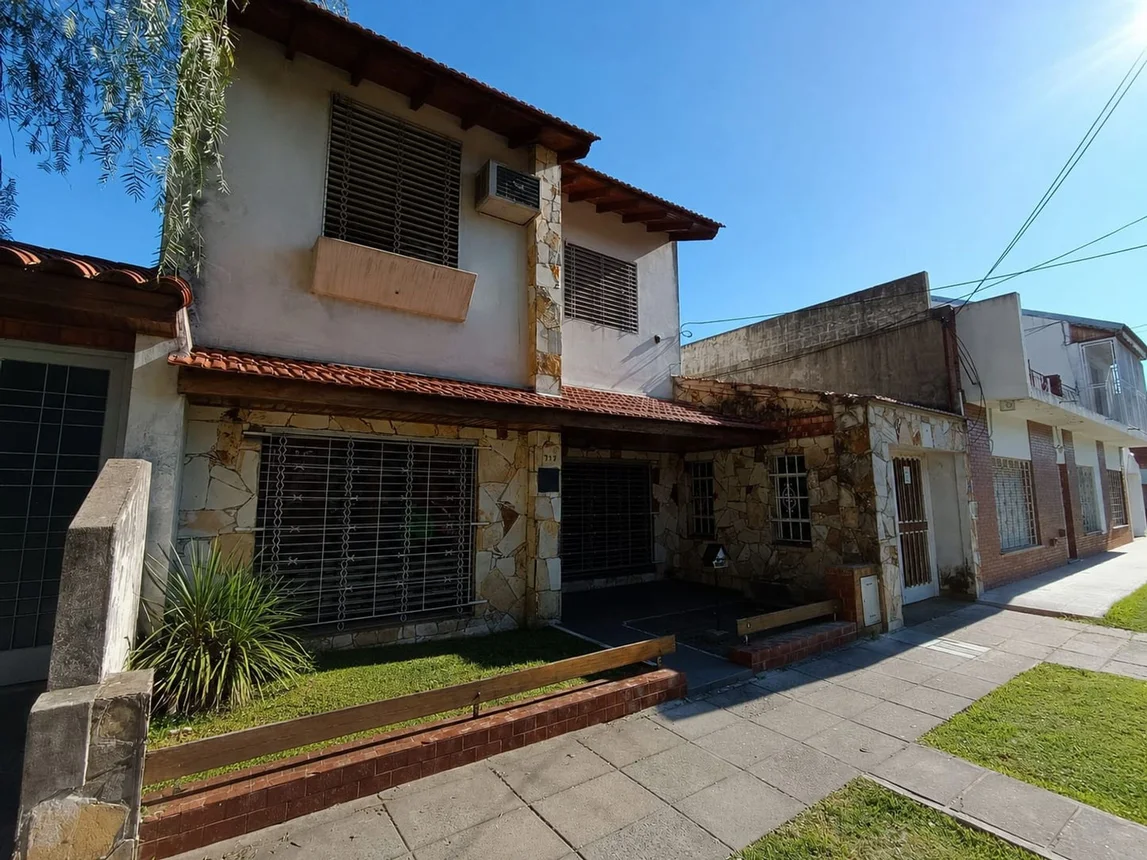 Casa de 4 ambientes en venta en Villa Luzuriaga, Rivera Indarte 700, foto 2