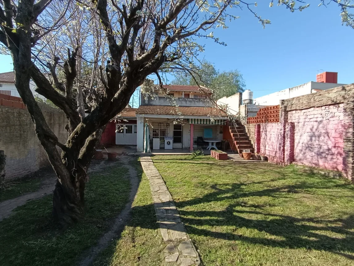 Casa de 4 ambientes en venta en Villa Luzuriaga, Rivera Indarte 700