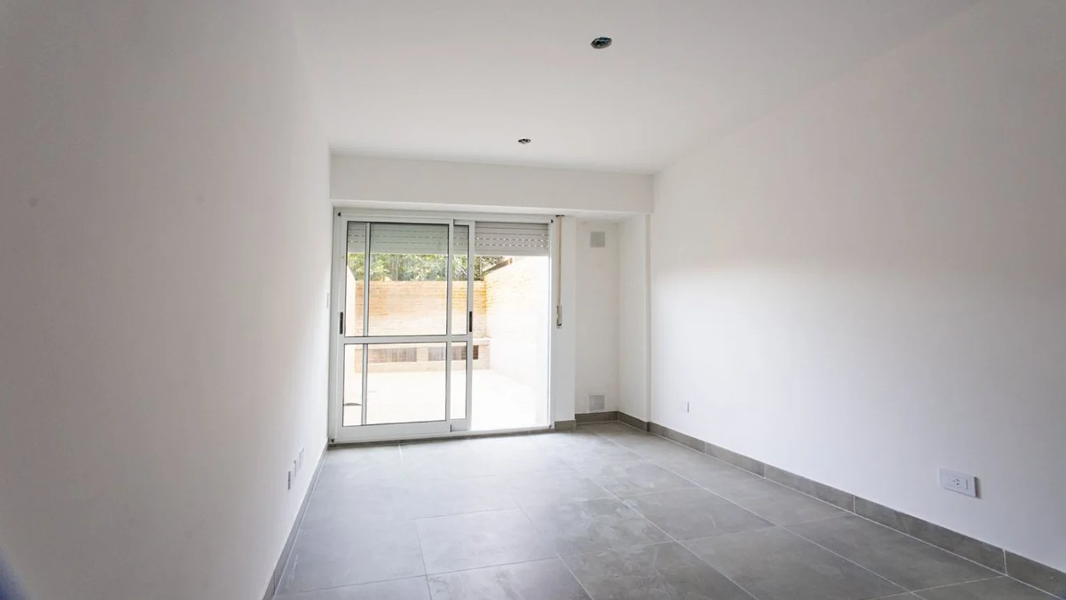 Venta depto monoambiente con patio, foto 1