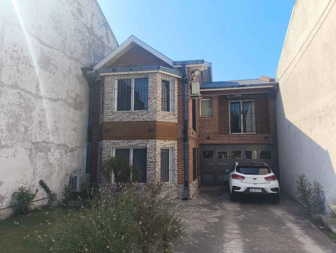 Casa en venta en Longchamps, Carlos Diehl 700