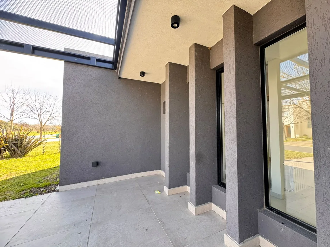 Casa de 5 ambientes en venta en Belén de Escobar, Panamericana Ramal Escobar 700