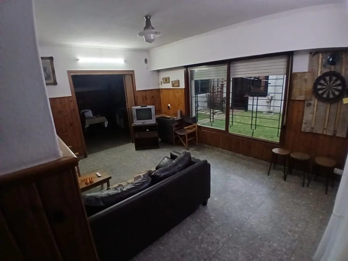 Casa de 3 ambientes en venta en Quilmes, Reconquista 200