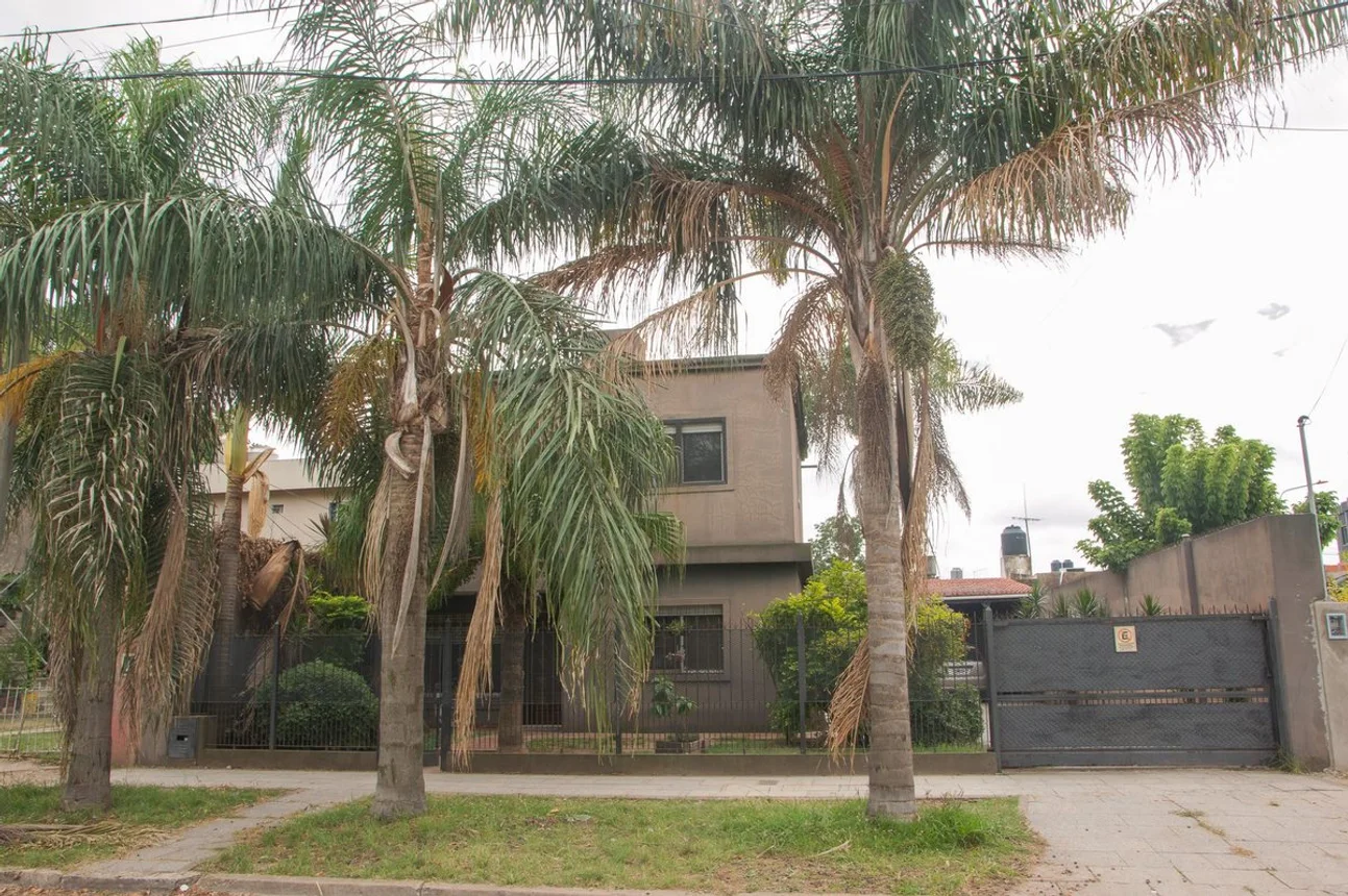 Casa en venta en Castelar, foto 2