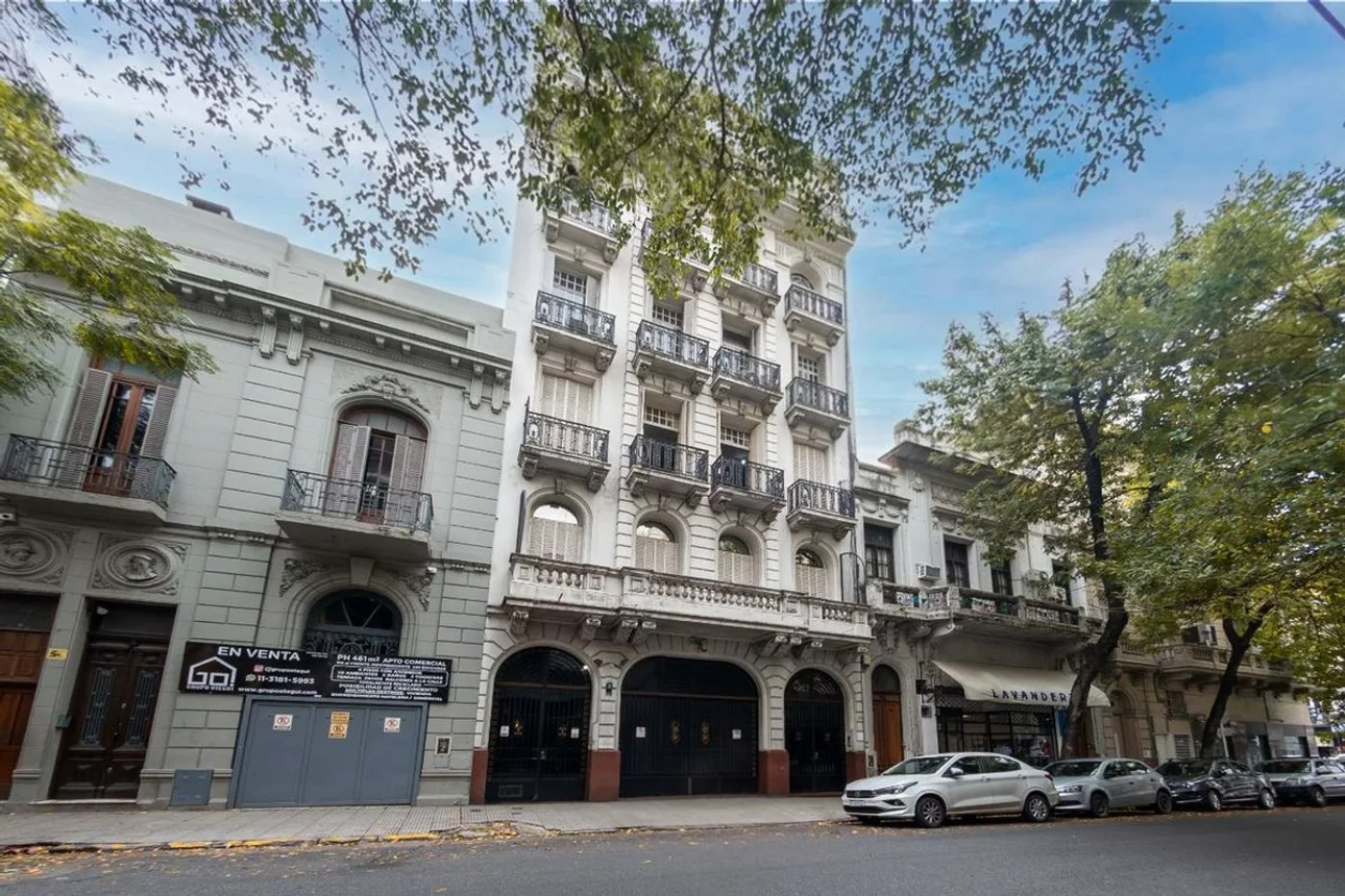 PH de 16 ambientes en venta en Balvanera, Venezuela 1800