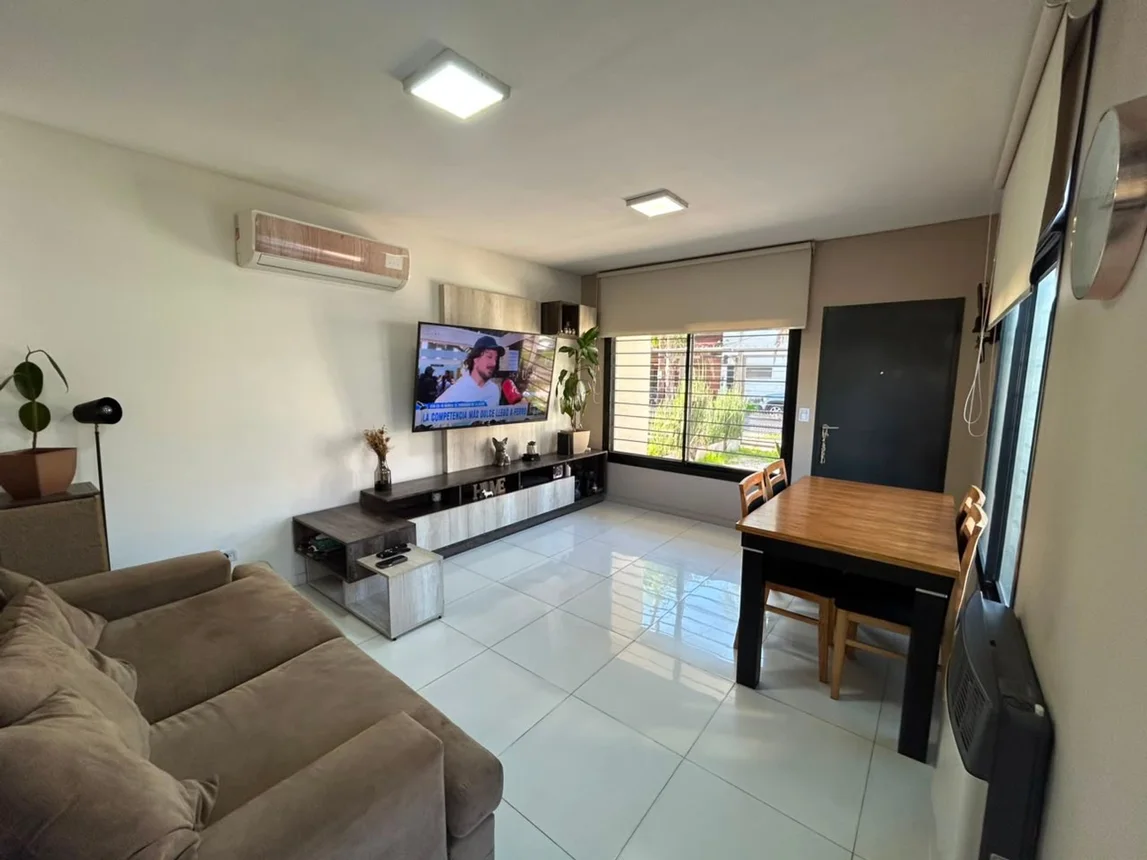 Casa tríplex en venta en Villa Luzuriaga, foto 2