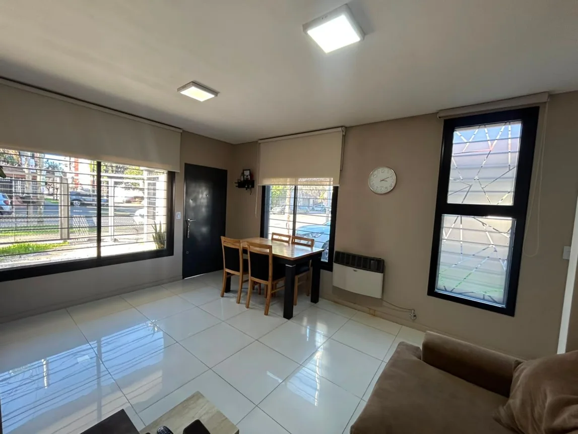 Casa tríplex en venta en Villa Luzuriaga, foto 3
