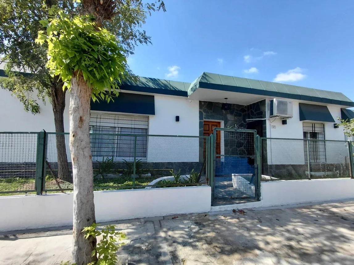 Casa de 4 ambientes en venta en Merlo, Guardia Vieja 200