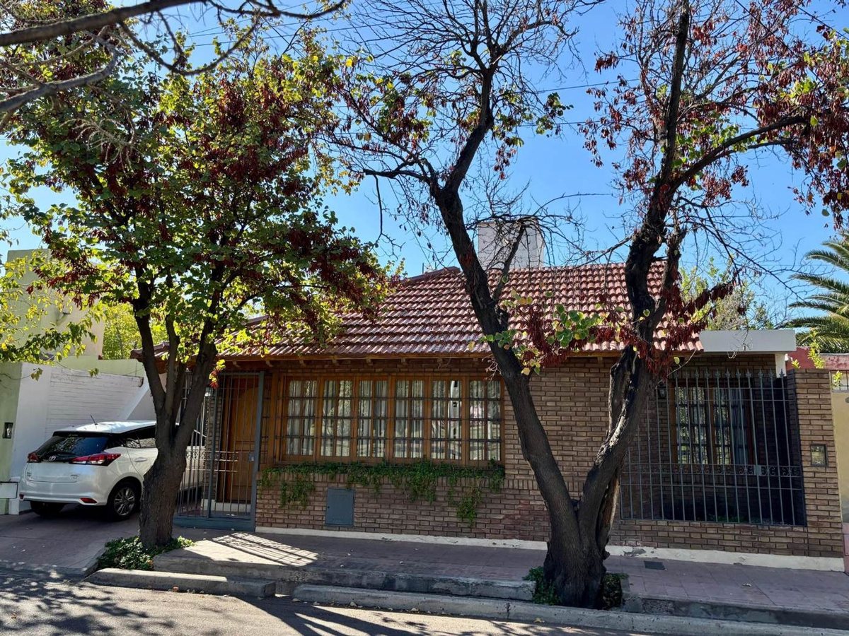 Casa en Zeballos 500