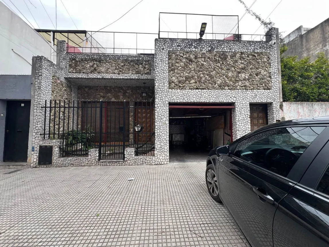 PH de 6 ambientes en venta en Mataderos, Carhue 2500