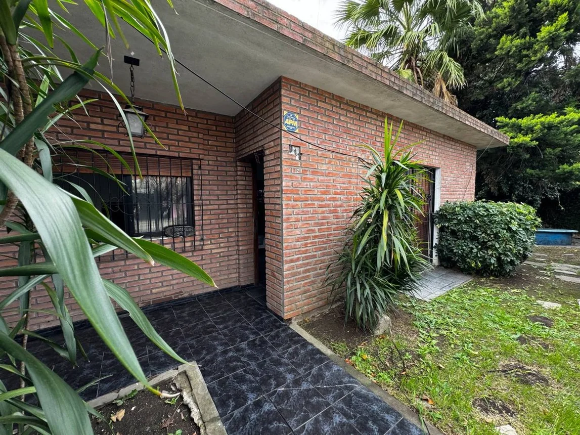 Casa de 4 ambientes en venta en Villa Tesei, Franklin 1200