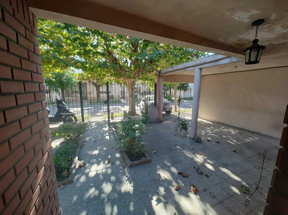 Casa de 4 ambientes en venta en Morón, Azul 1300, foto 2
