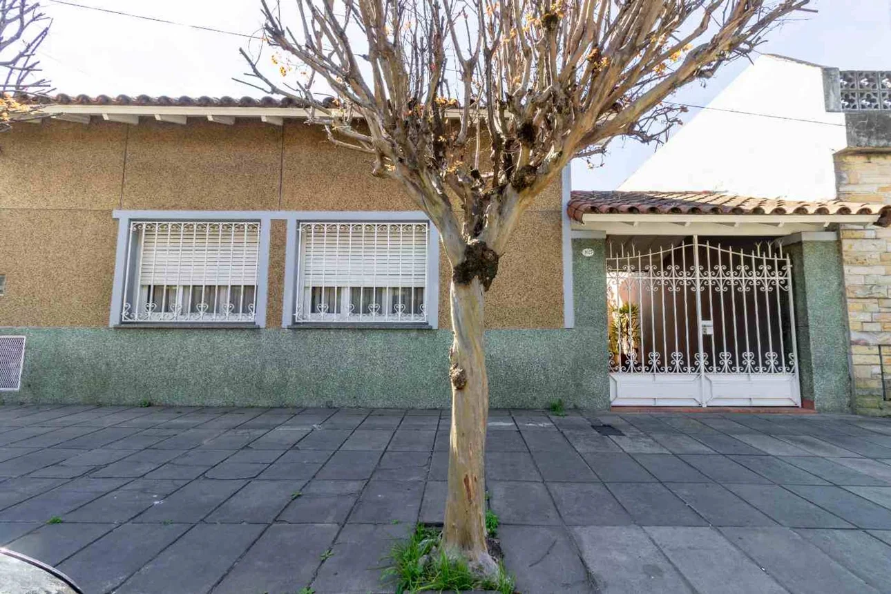 Casa de 3 ambientes en venta en Morón, Ortiz de Rosas 1000, foto 2