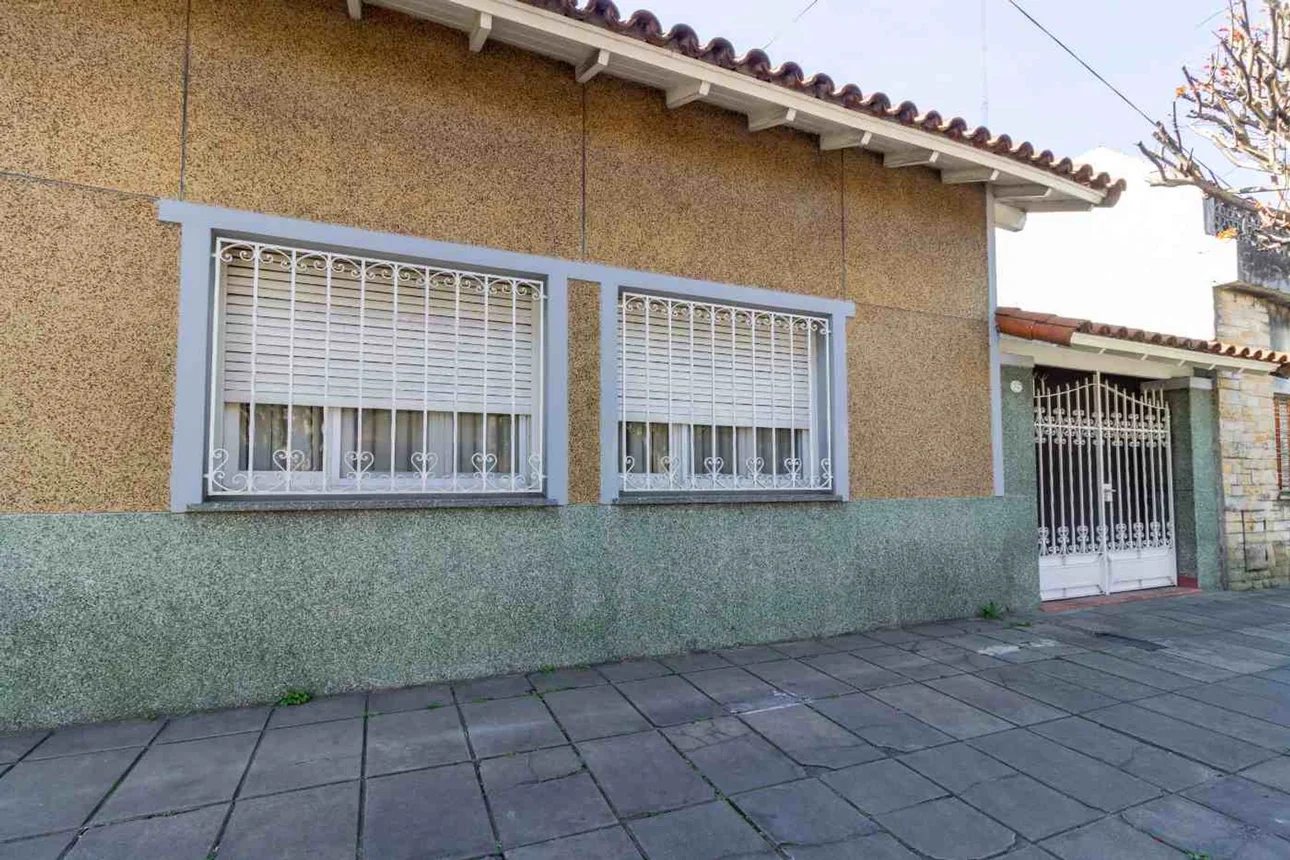 Casa de 3 ambientes en venta en Morón, Ortiz de Rosas 1000, foto 3