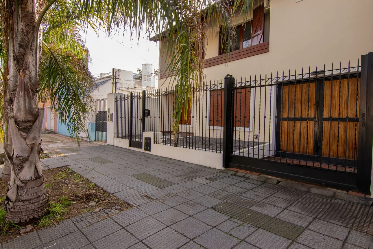 Casa de 5 ambientes en venta en Morón, Mariano Moreno 600