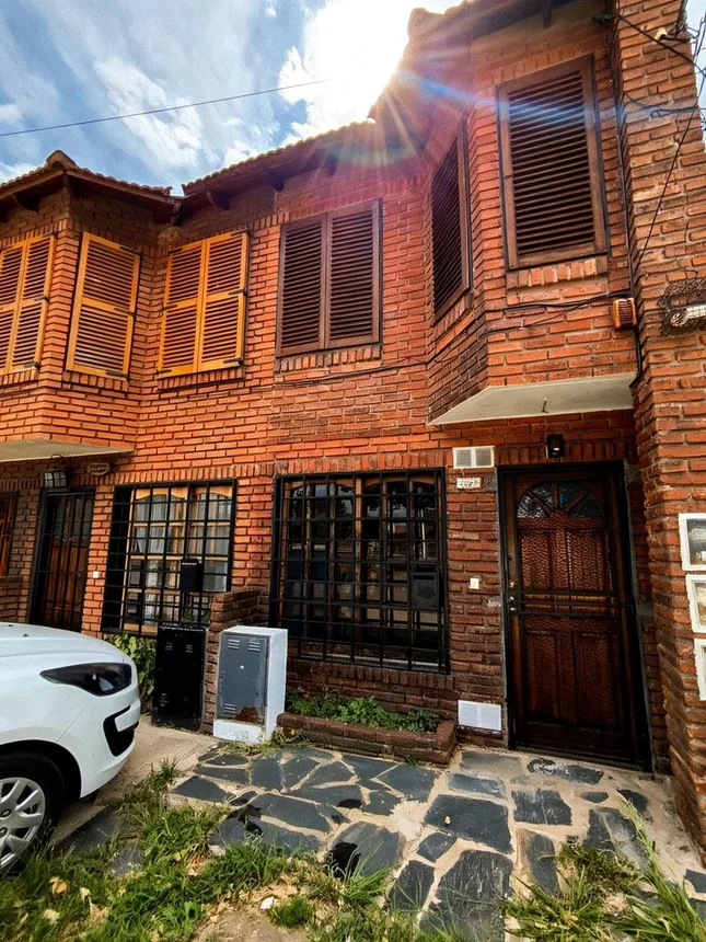 Casa dúplex de 3 ambientes en venta en El Palomar, General Enrique Mosconi 1100