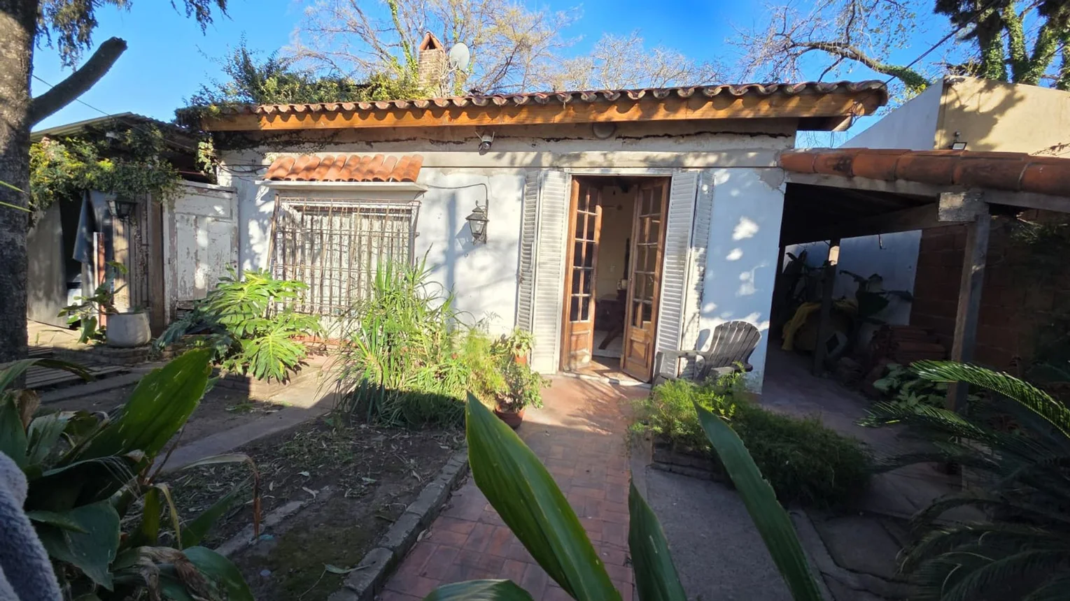 Casa en venta castelar a refaccionar acepta permta, foto 3