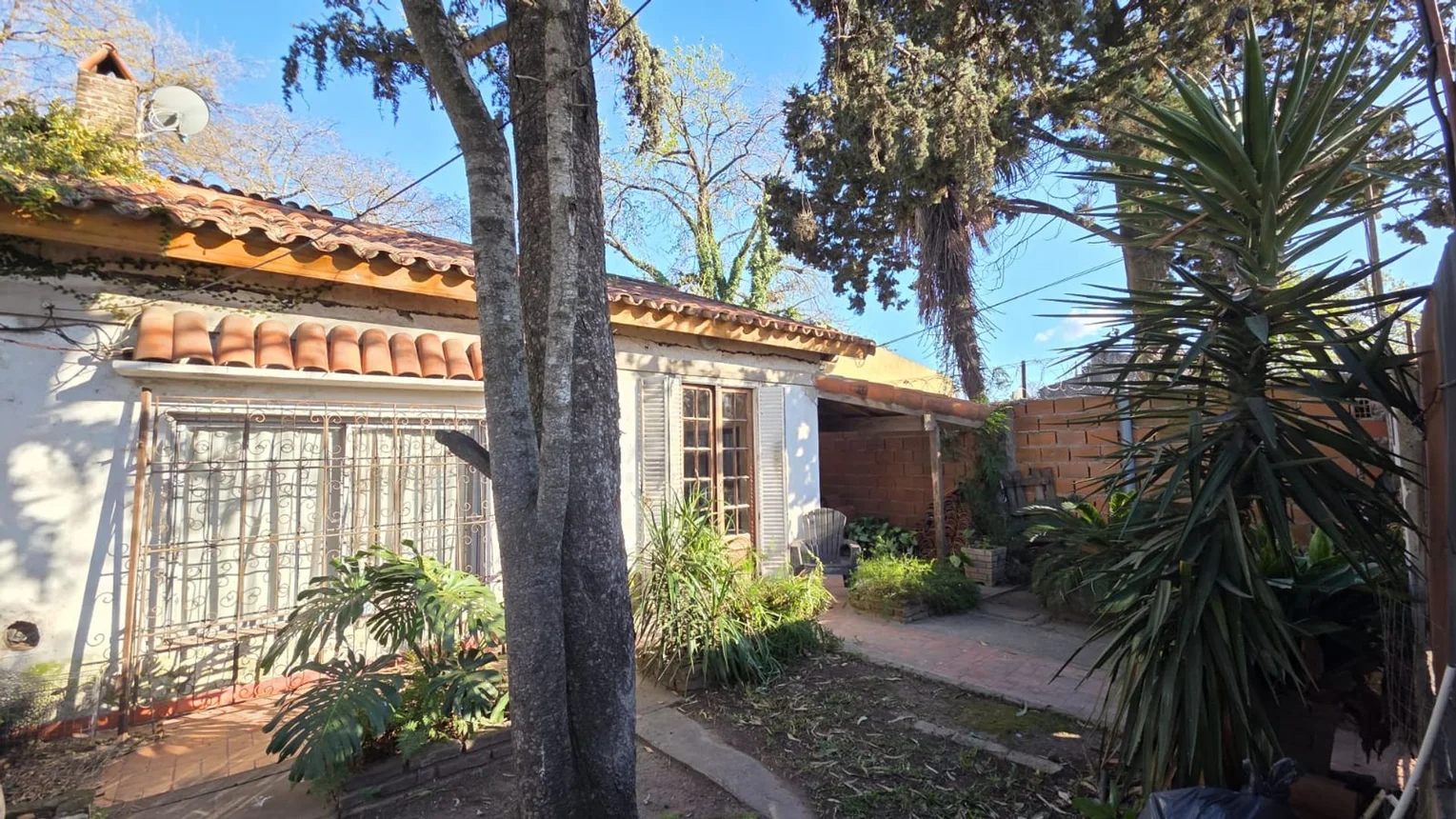Casa en venta castelar a refaccionar acepta permta, foto 5