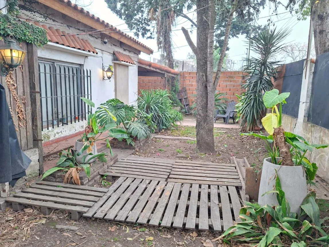 Casa en venta castelar a refaccionar acepta permta, foto 4