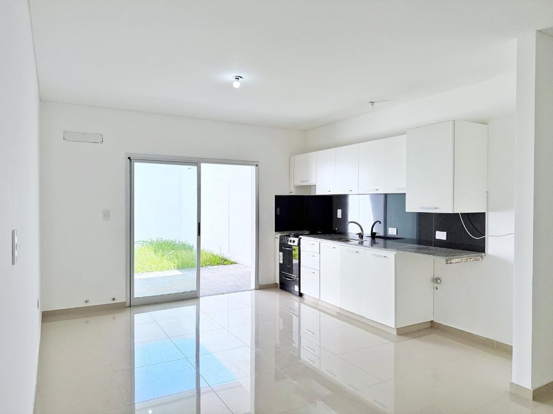 Departamento 1 dormitorio en venta con jardín