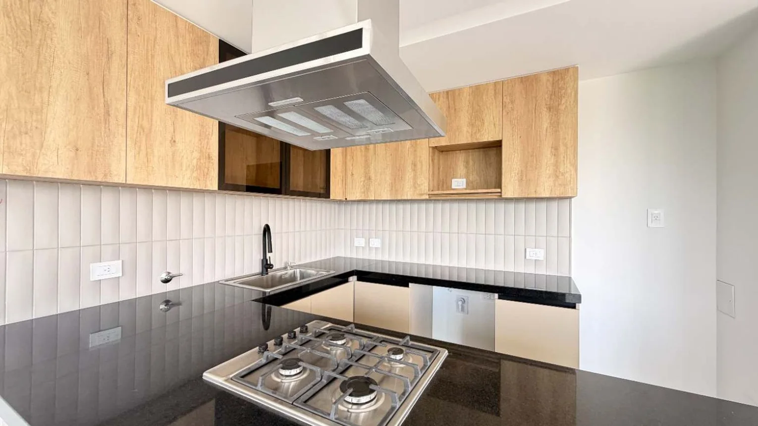 Piso de 3 ambientes en venta en La Plata, 50 E/ 26 y 27 1500