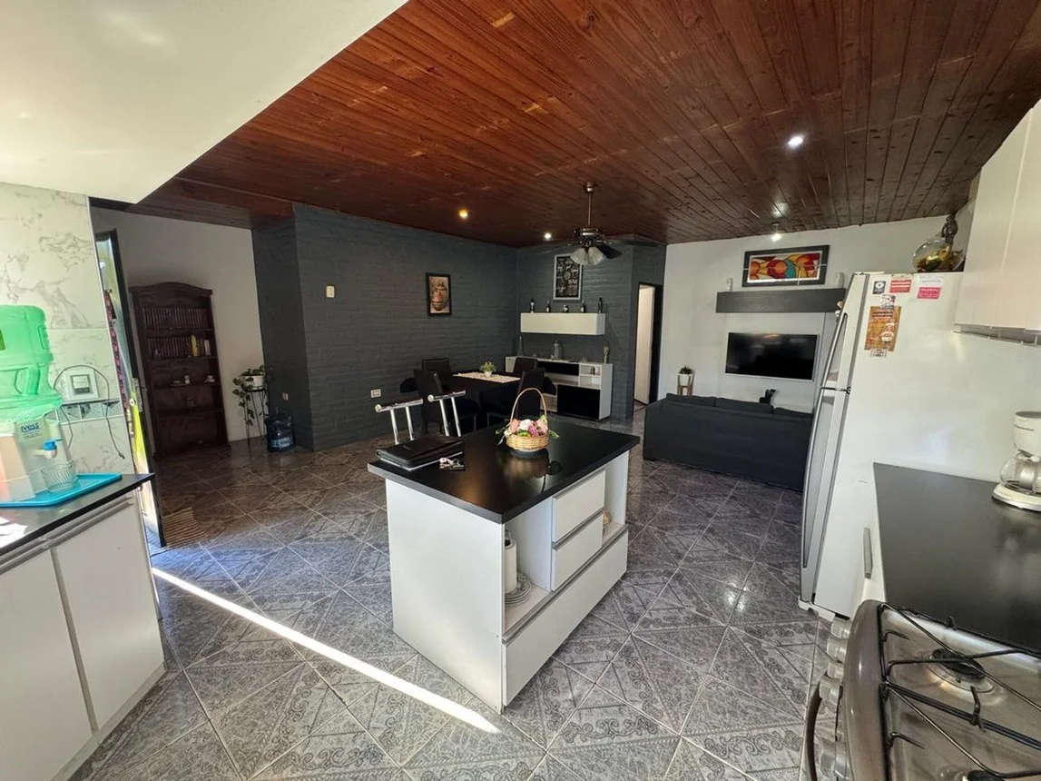 Venta casa 5 amb con jardin en general rodriguez, foto 4