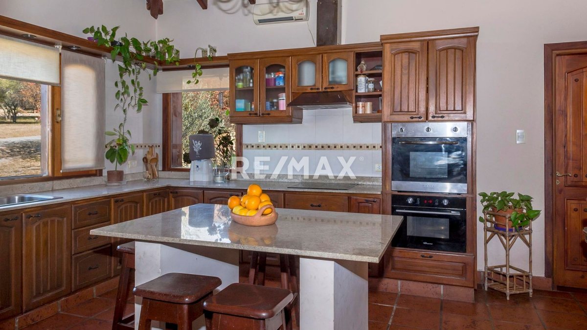CASA 8 AMBIENTES 500 M2 VENTA LA LUCINDA NORTE - foto 11