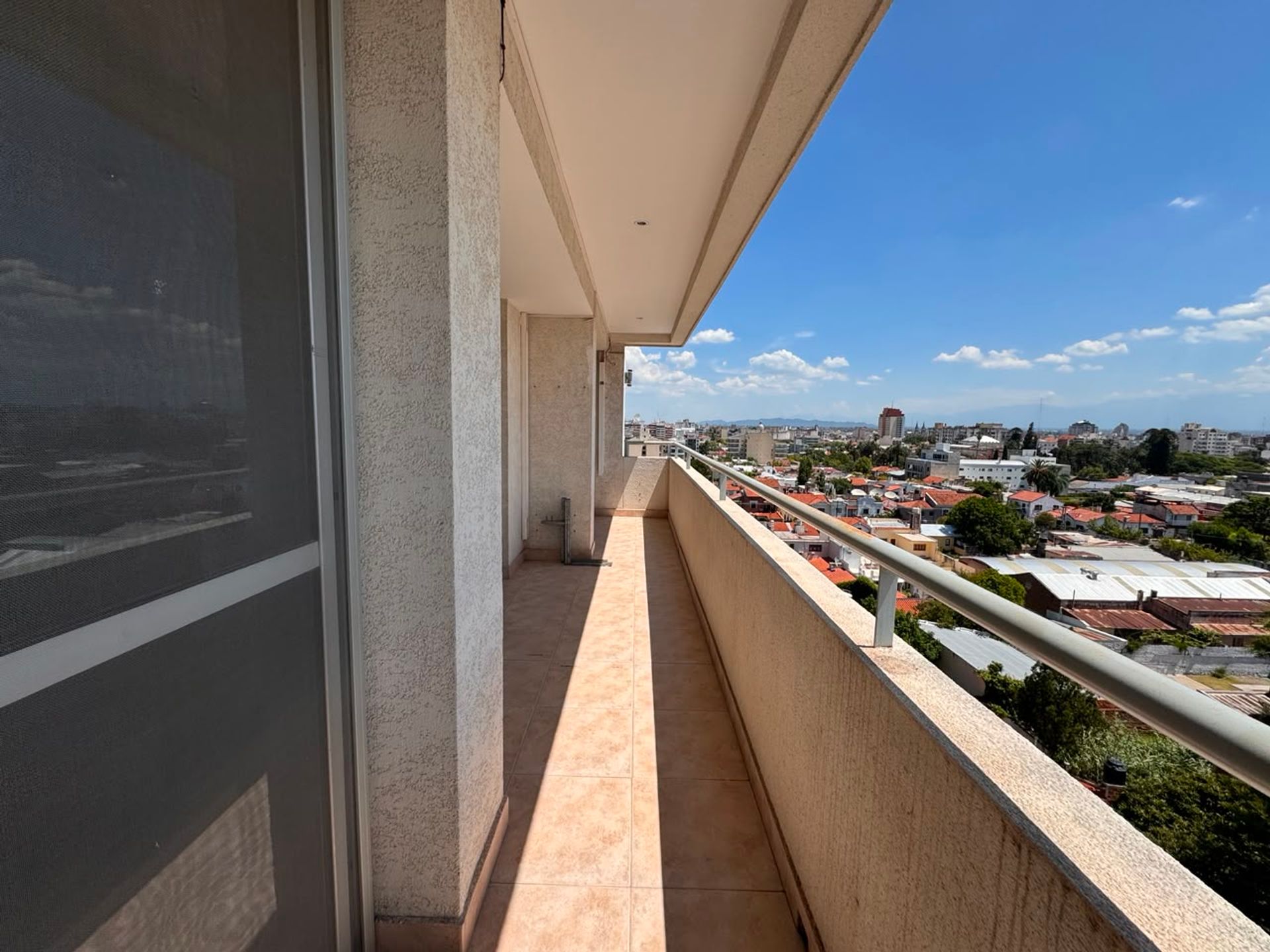 DEPARTAMENTO AMPLIO VENTA MACROCENTRO CON COCHERA - foto 17