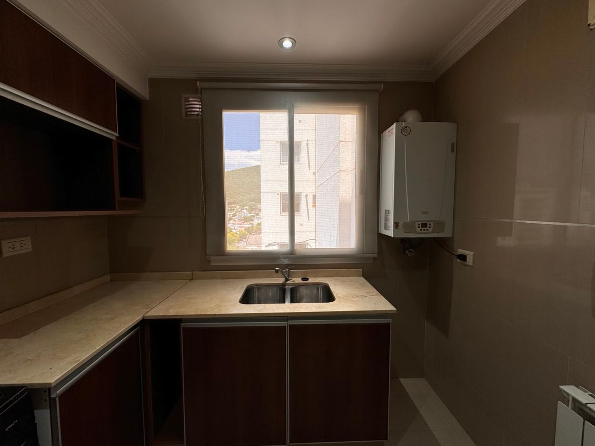DEPARTAMENTO AMPLIO VENTA MACROCENTRO CON COCHERA - foto 5
