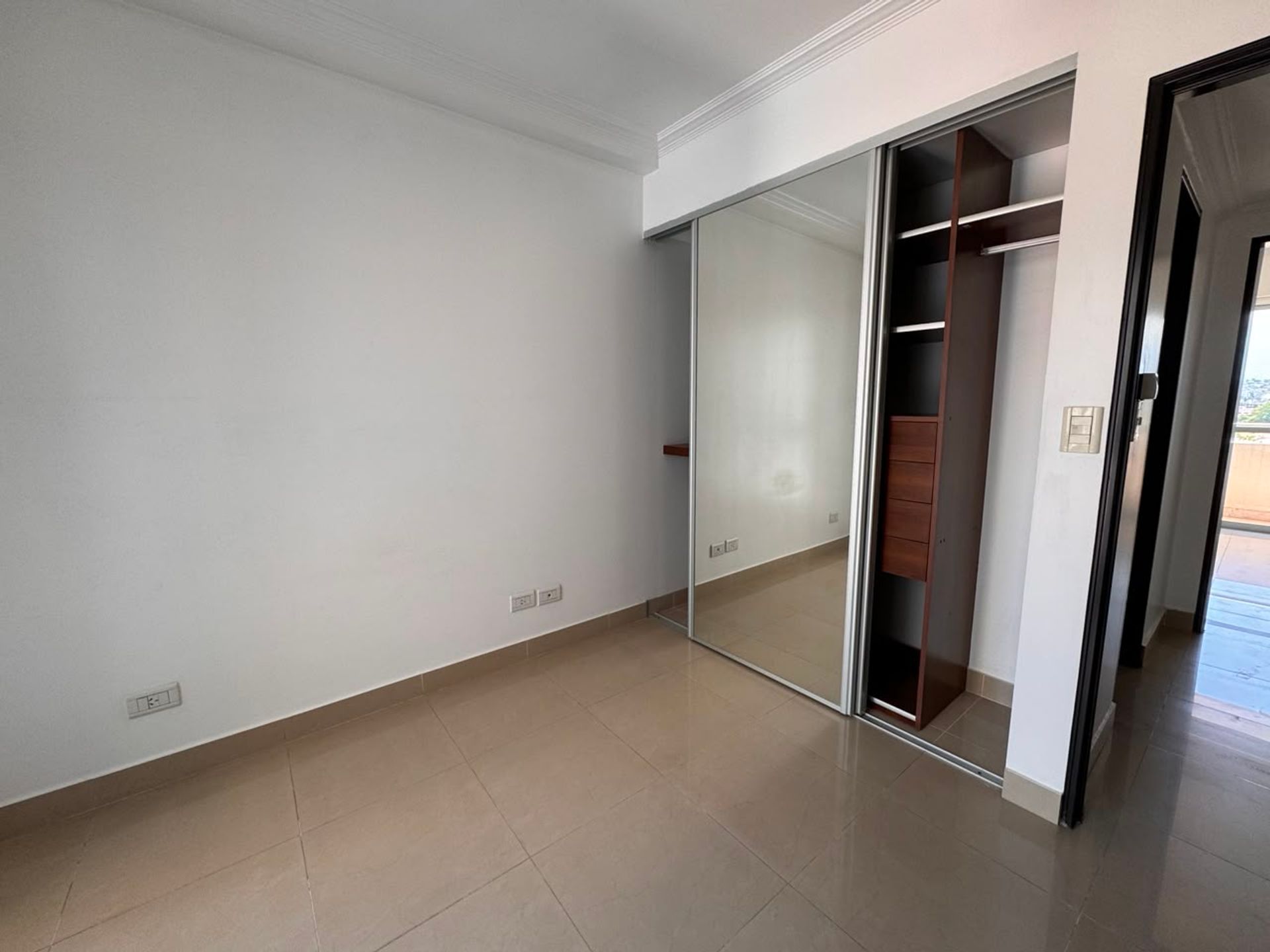 DEPARTAMENTO AMPLIO VENTA MACROCENTRO CON COCHERA - foto 9