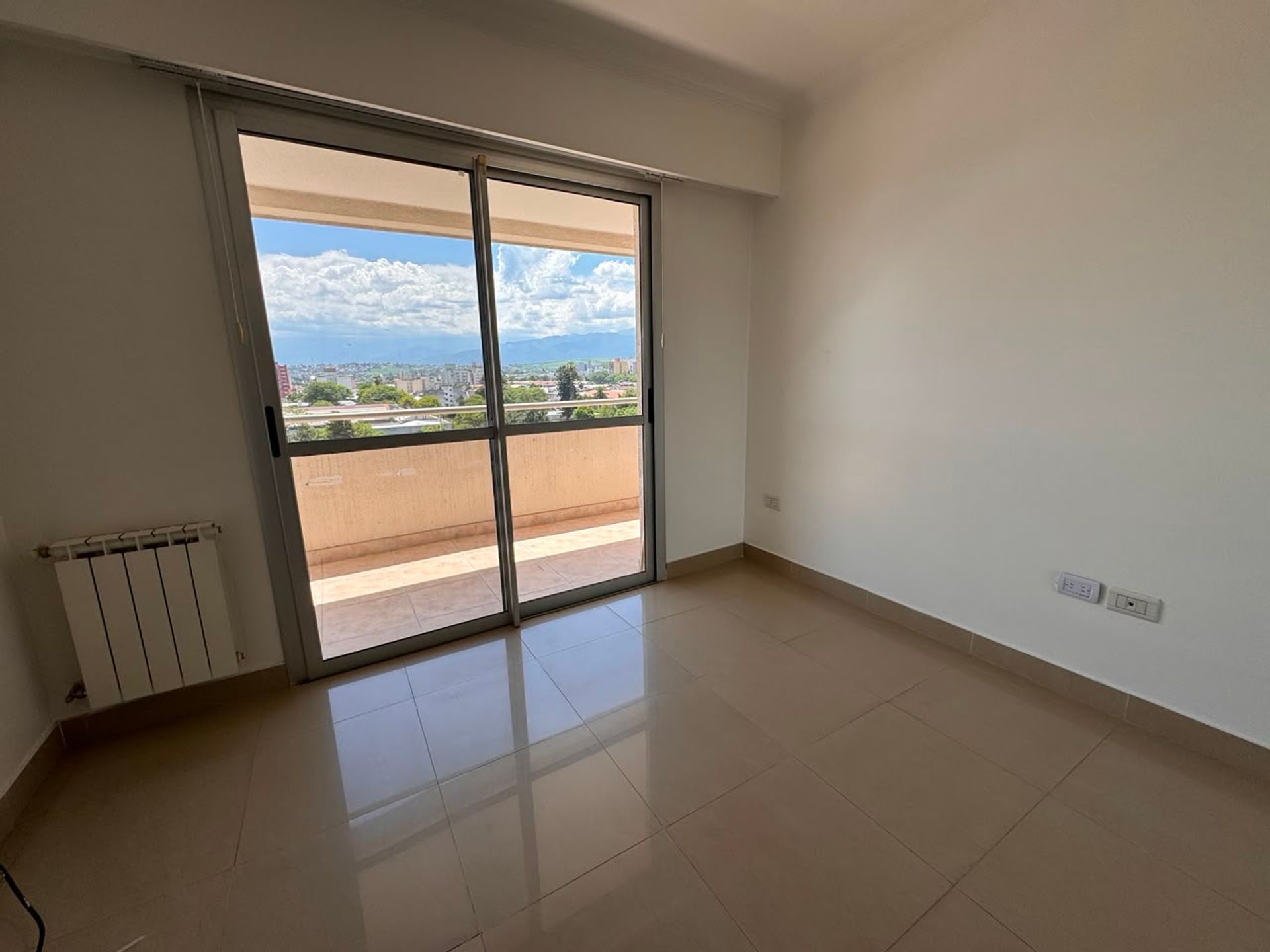 DEPARTAMENTO AMPLIO VENTA MACROCENTRO CON COCHERA - foto 10