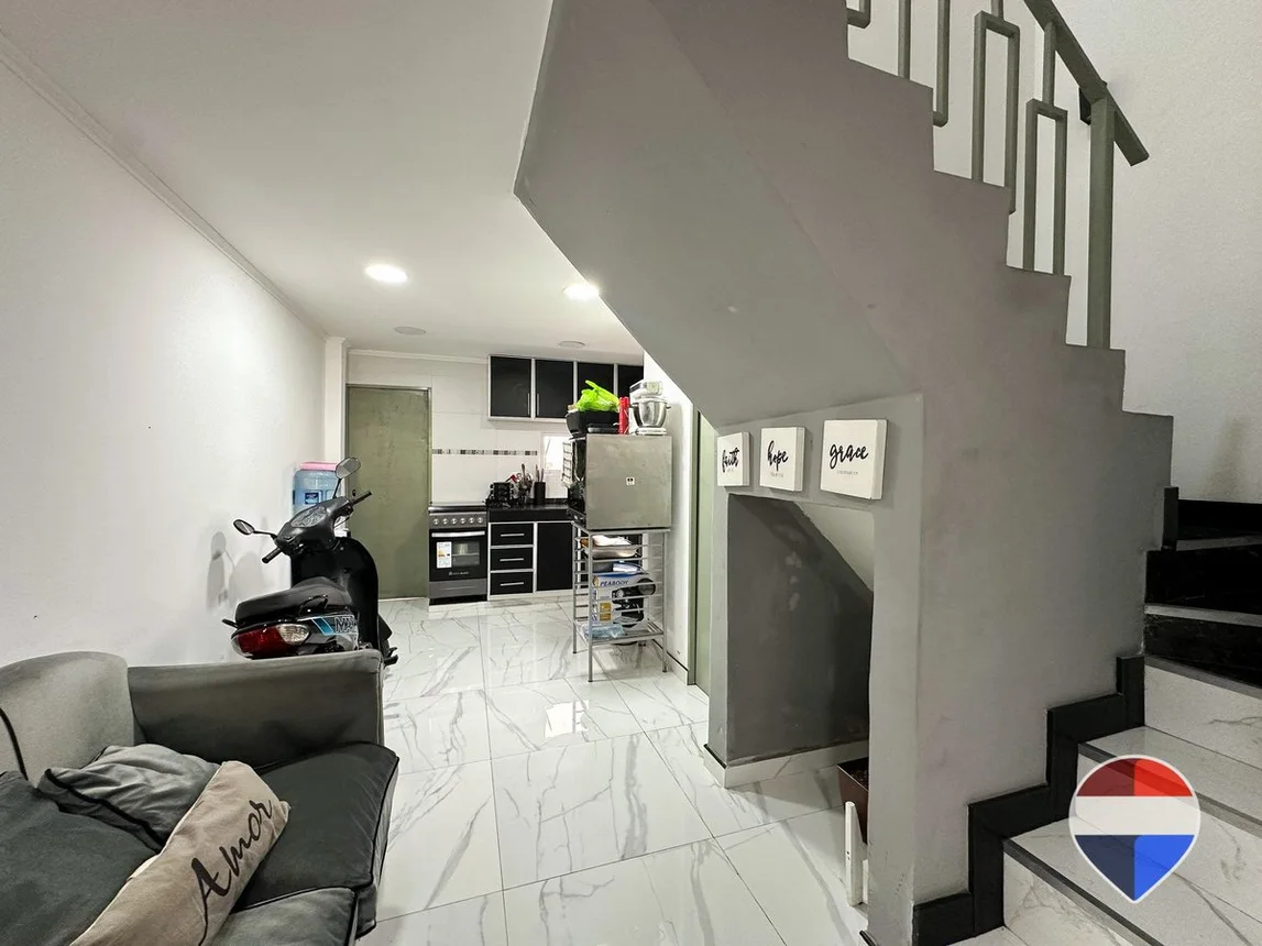 Casa tríplex de 4 ambientes en venta en Ezeiza, Crisólogo Larralde 900, foto 4