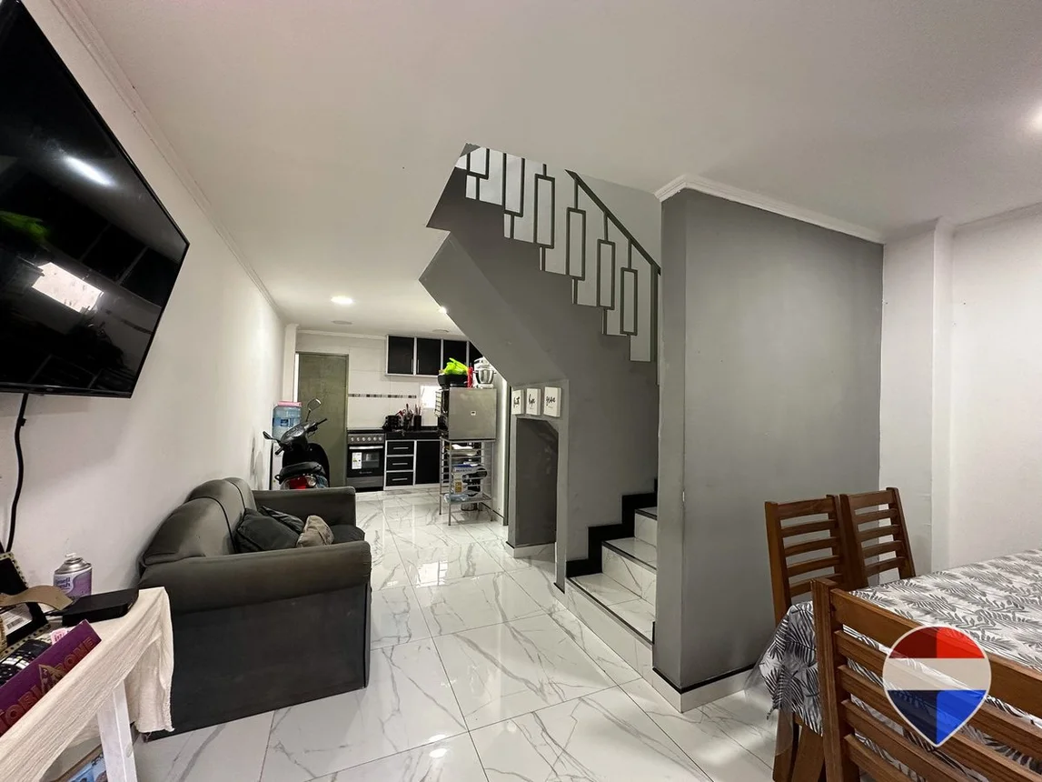 Casa tríplex de 4 ambientes en venta en Ezeiza, Crisólogo Larralde 900, foto 2