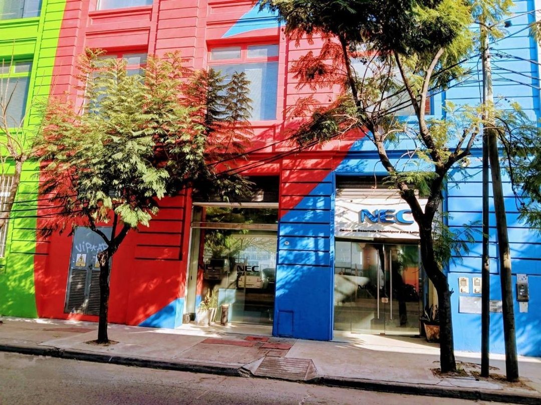 EDIFICIO DE OFICINAS DEPOSITO Y COCHERAS