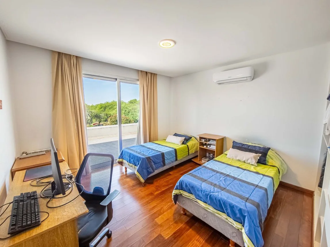 Casa de categoria en venta - lomas de la carolina, foto 4