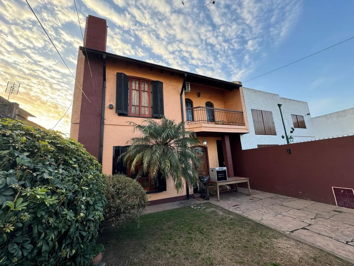 Venta de casa en temperley de 5 ambientes, foto 1