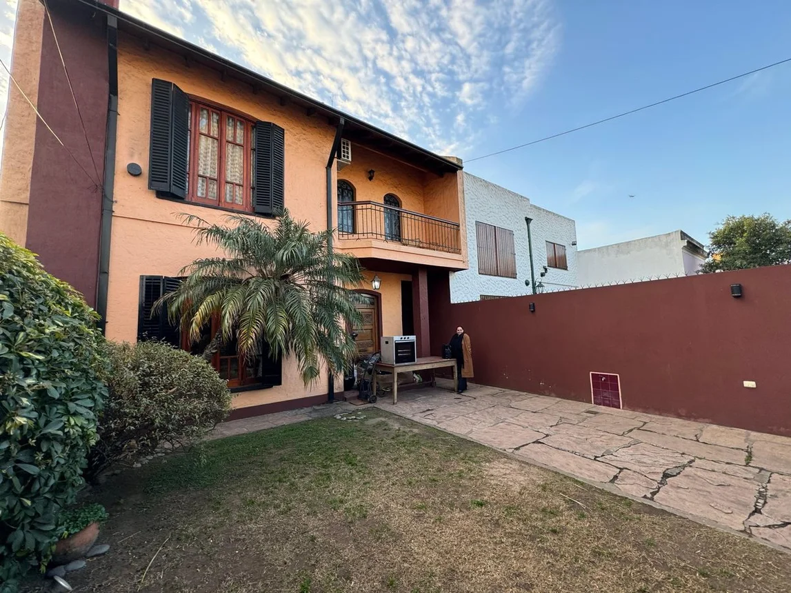 Venta de casa en temperley de 5 ambientes, foto 2