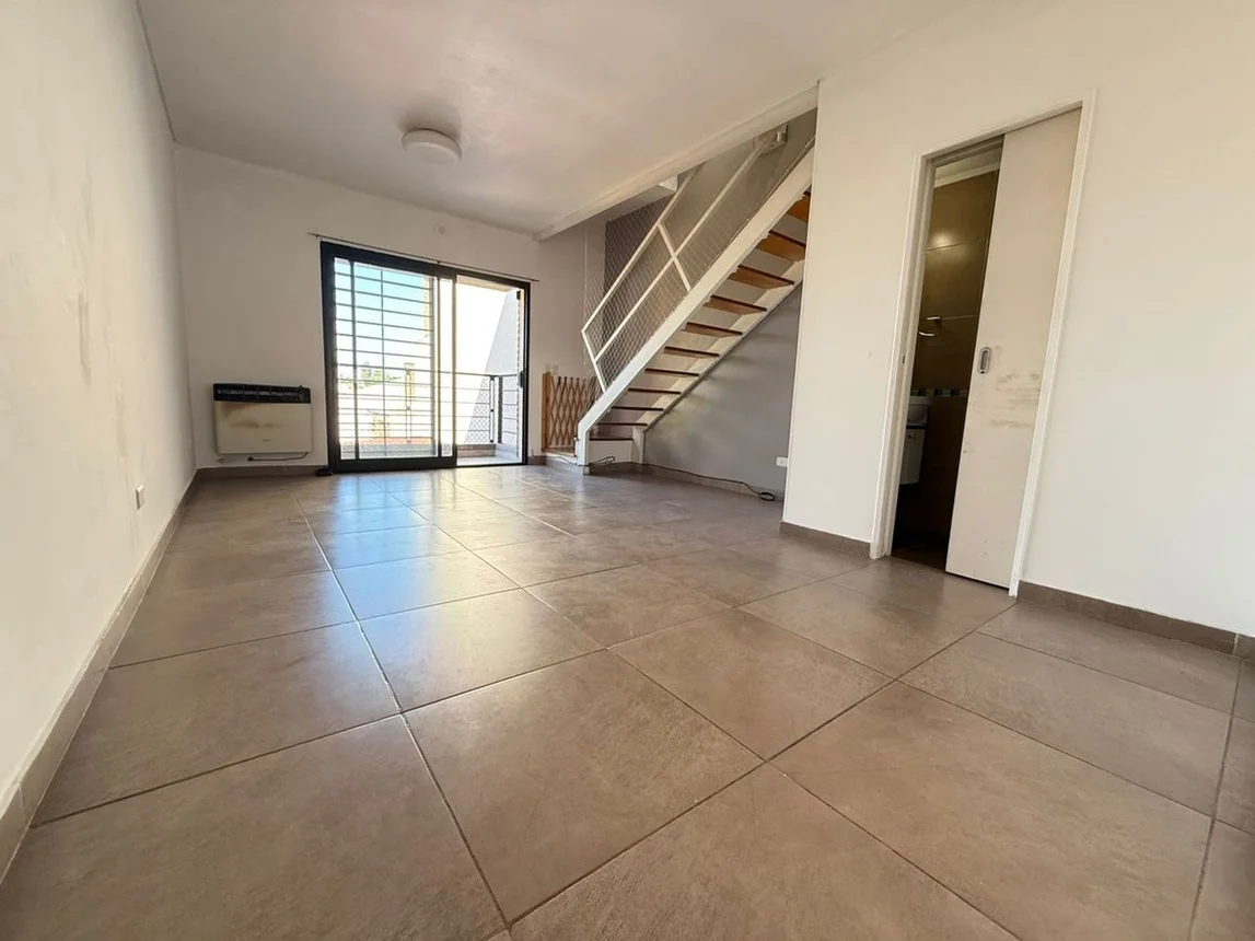 Dúplex de 3 ambientes en venta en Quilmes, Urquiza 200